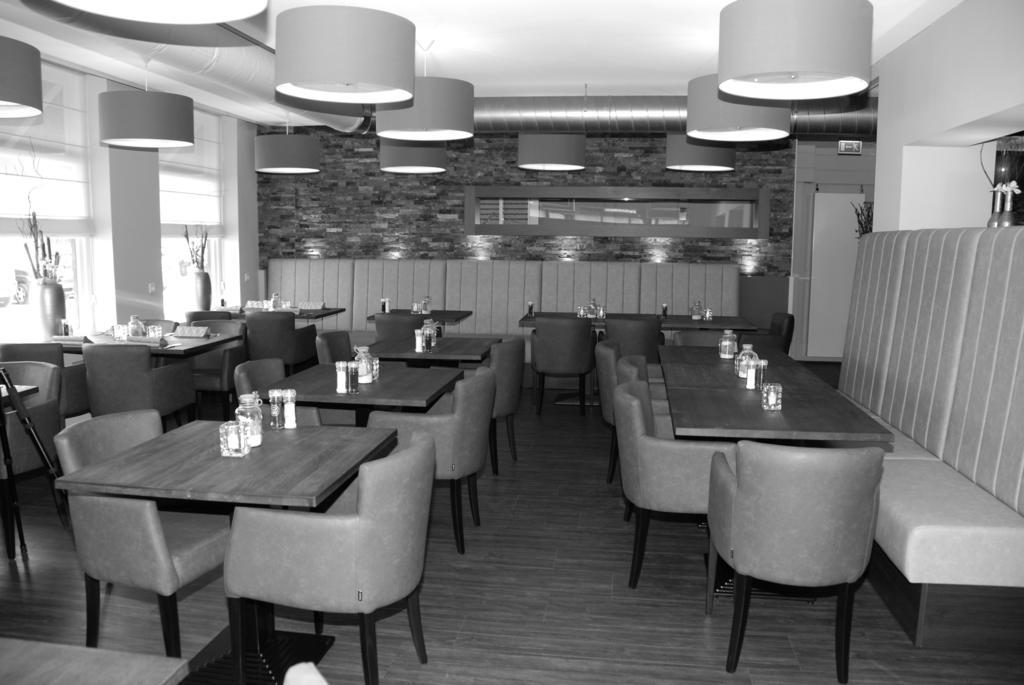 Hotel-Restaurant Thuis! Dinteloord Екстериор снимка