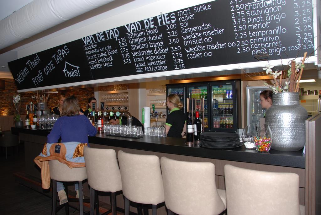 Hotel-Restaurant Thuis! Dinteloord Екстериор снимка