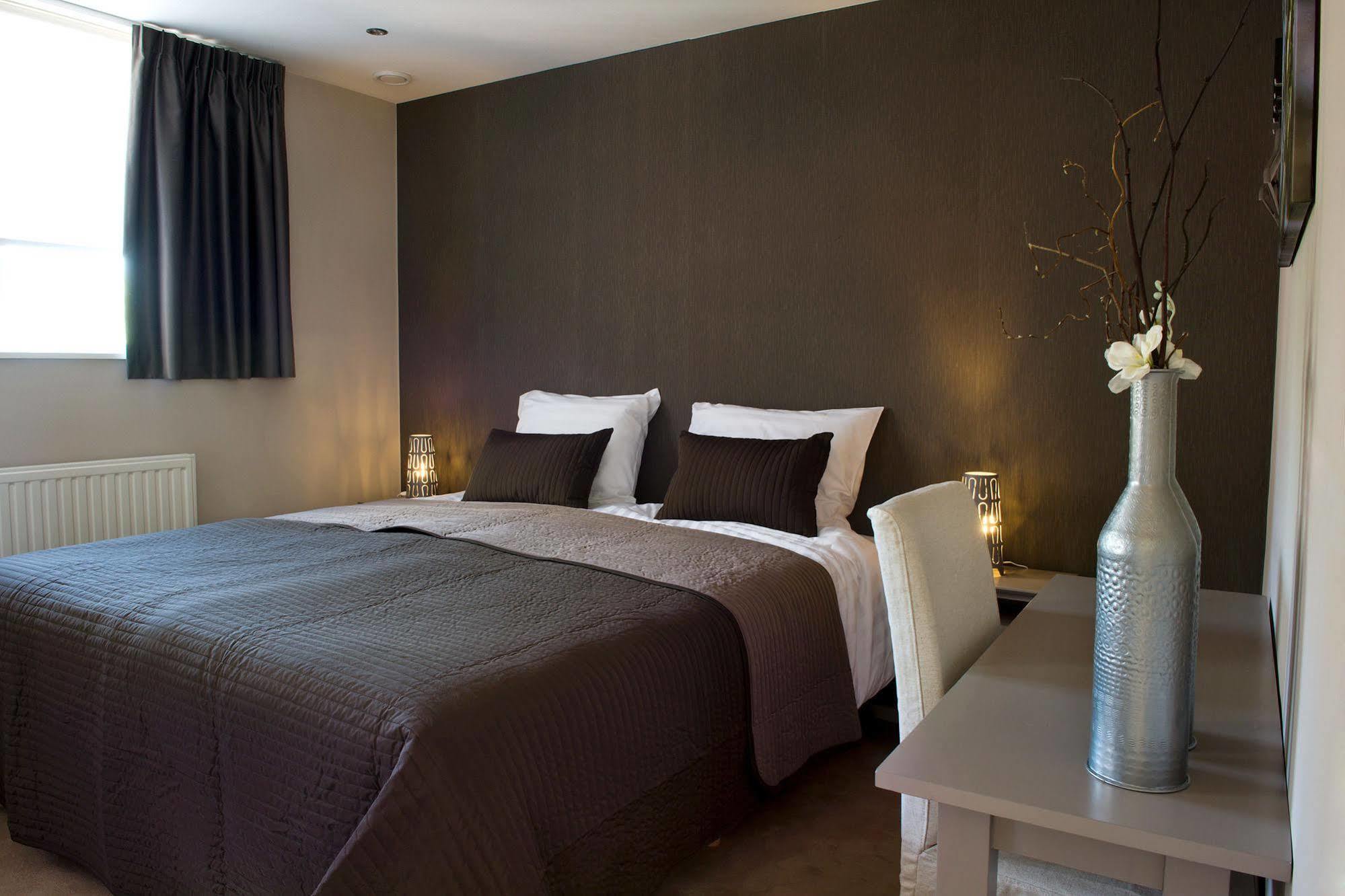 Hotel-Restaurant Thuis! Dinteloord Екстериор снимка
