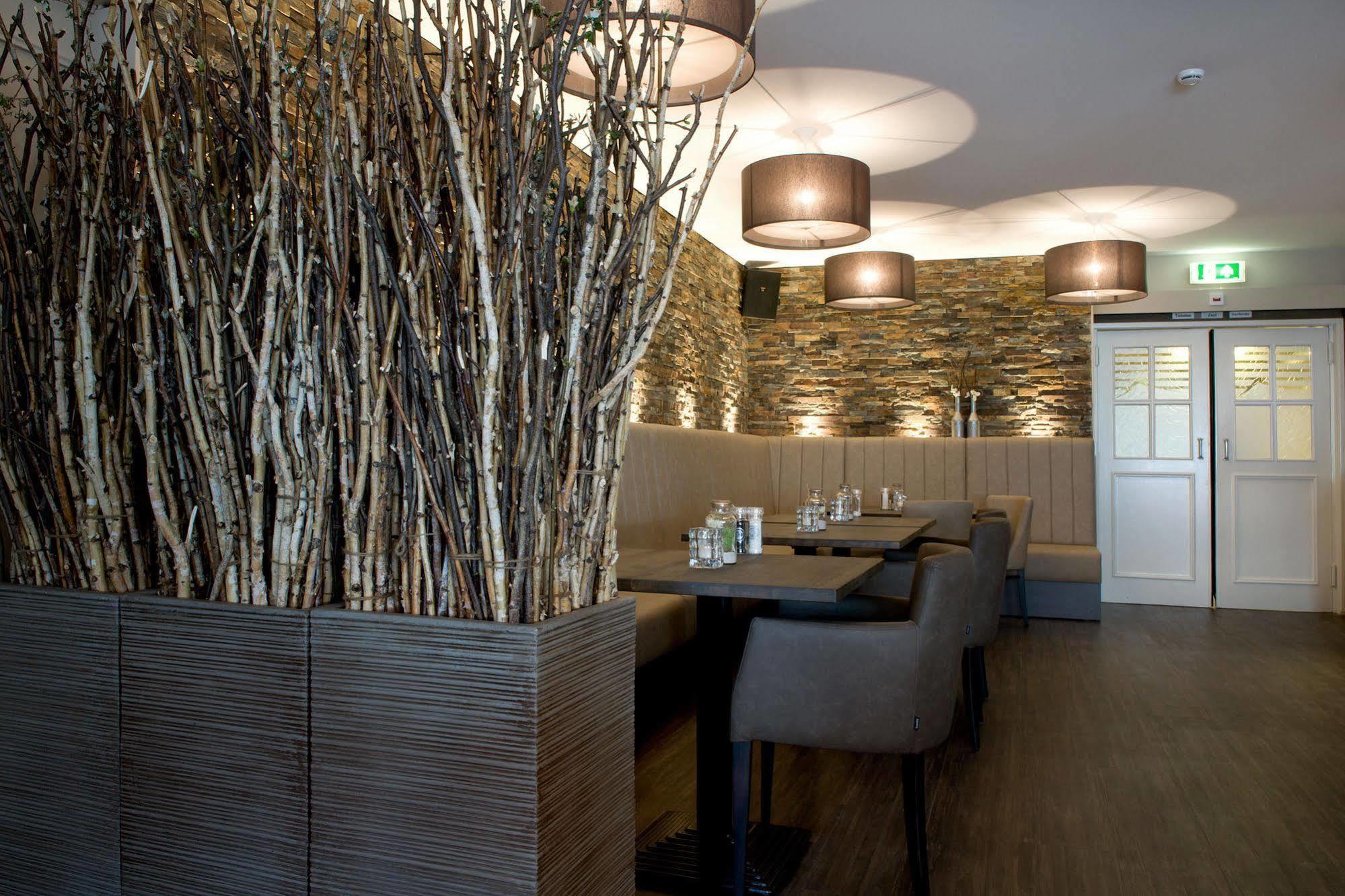 Hotel-Restaurant Thuis! Dinteloord Екстериор снимка
