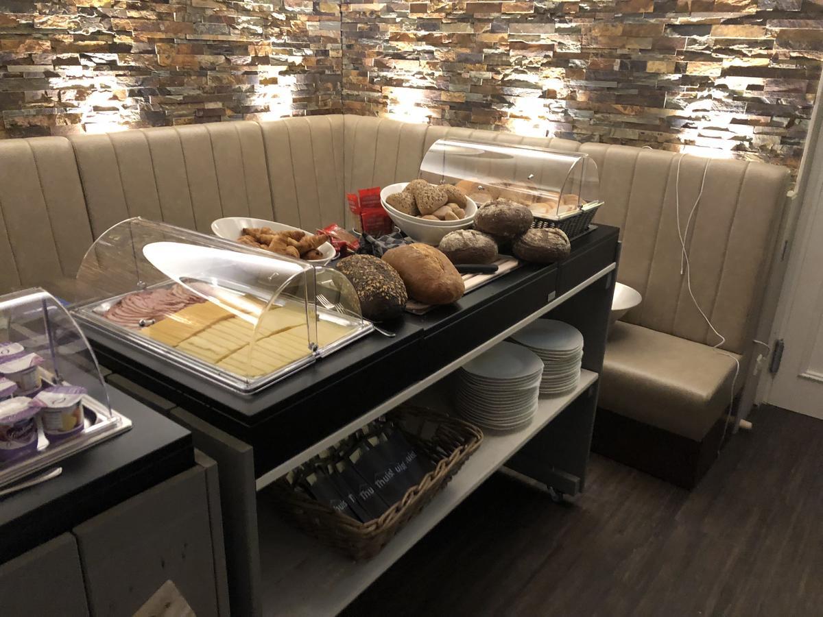 Hotel-Restaurant Thuis! Dinteloord Екстериор снимка