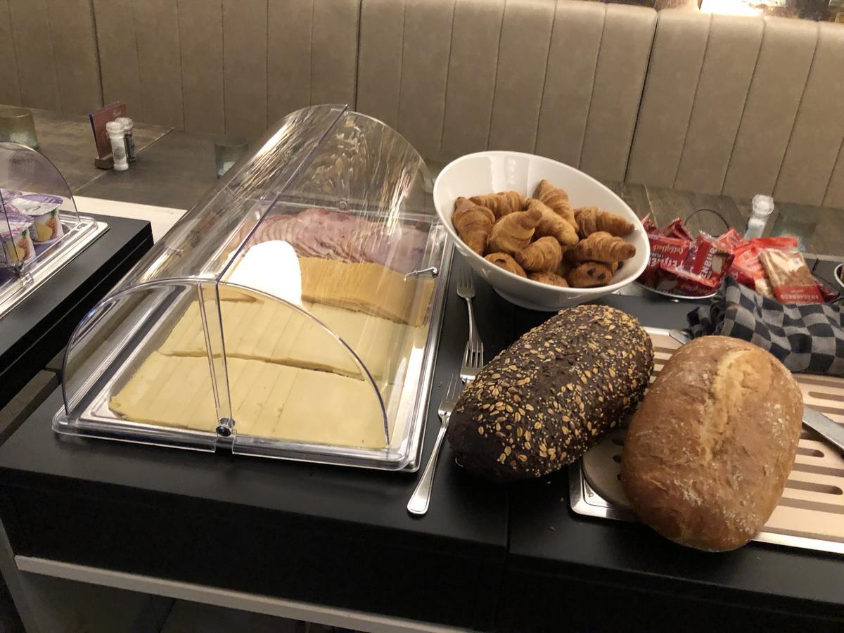 Hotel-Restaurant Thuis! Dinteloord Екстериор снимка